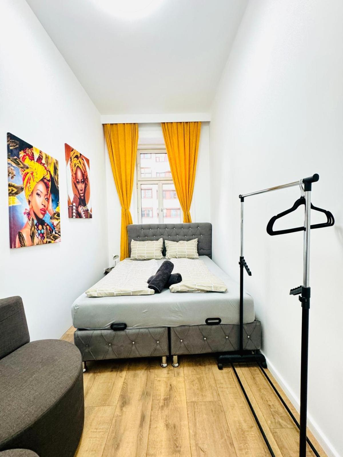 Cozy 9Br Shared Apartment, Only 12Min Walk To Augarten Wenen Buitenkant foto