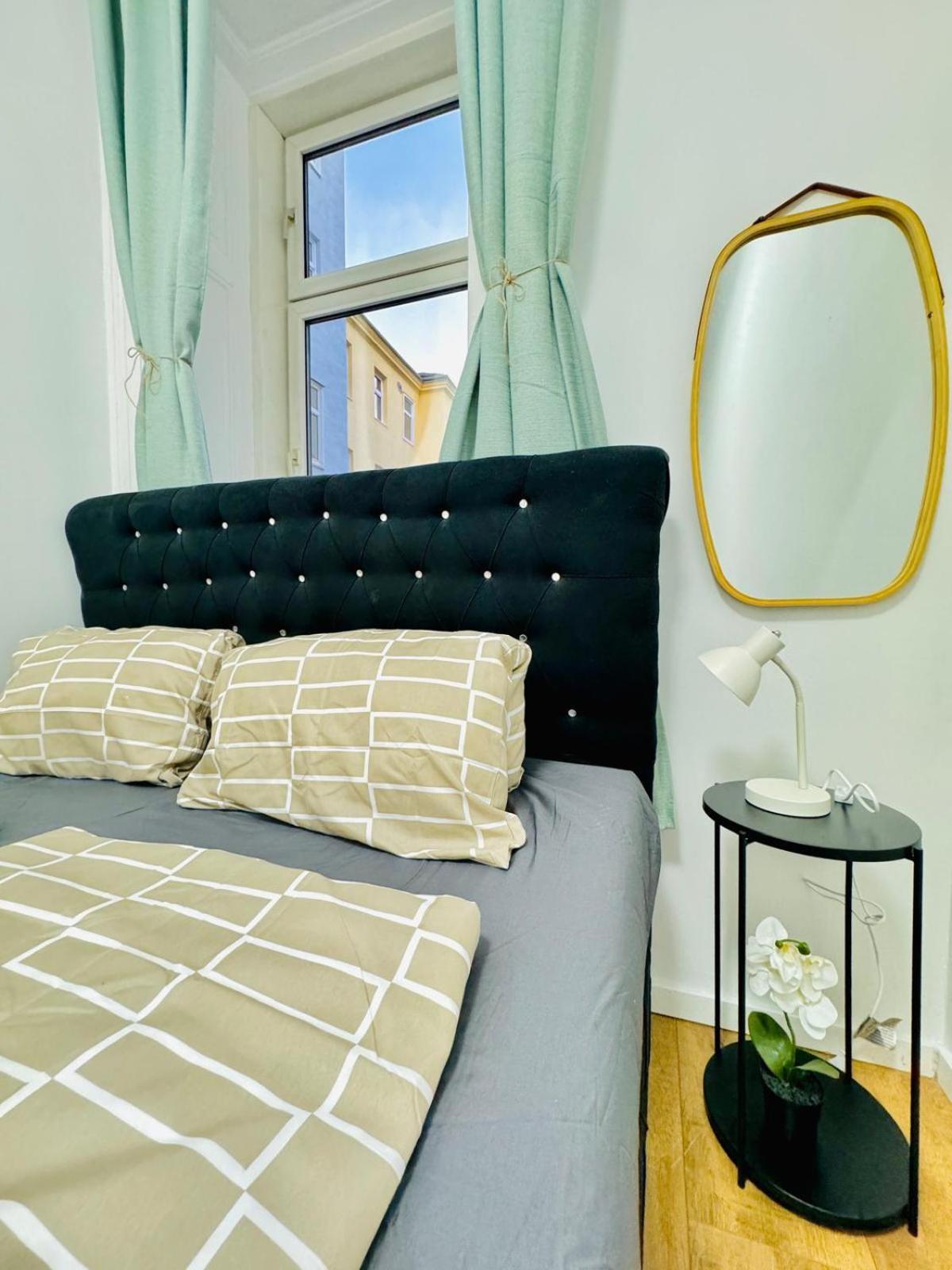 Cozy 9Br Shared Apartment, Only 12Min Walk To Augarten Wenen Buitenkant foto