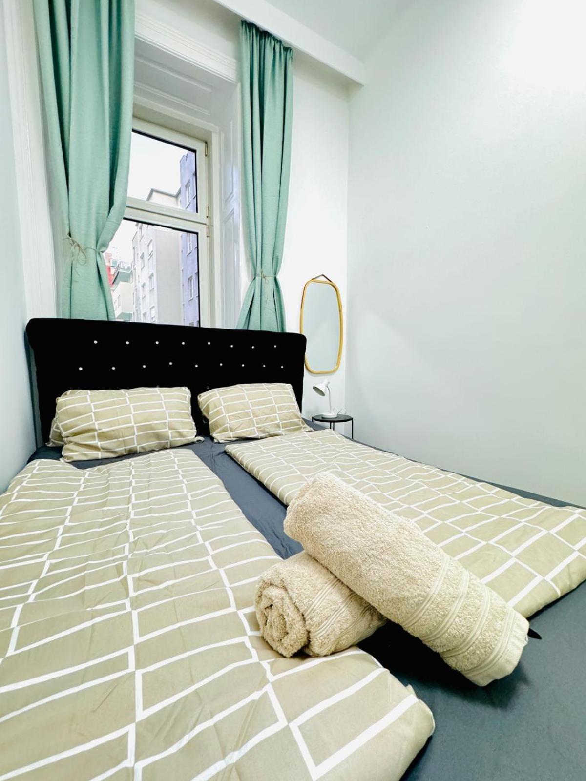 Cozy 9Br Shared Apartment, Only 12Min Walk To Augarten Wenen Buitenkant foto